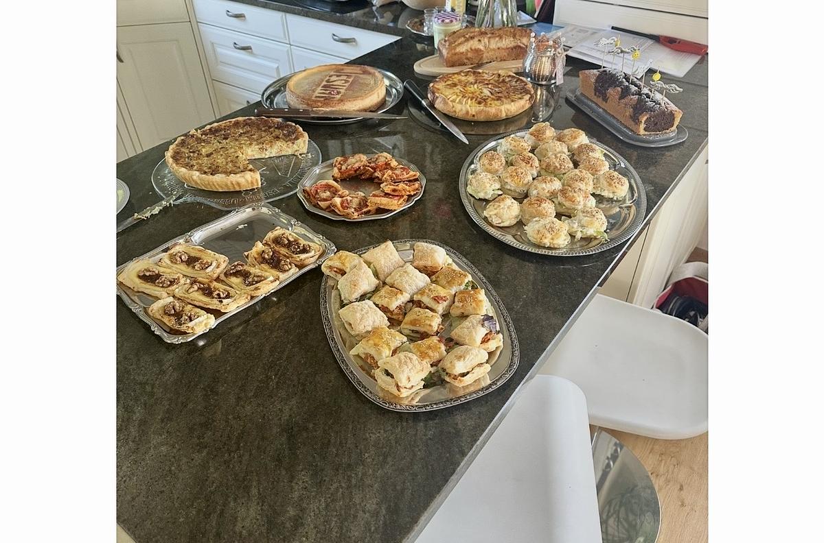 Rinds Haggfleisch Kiechli / Kartoffelsalat/ Burger / Linzertorte etc.