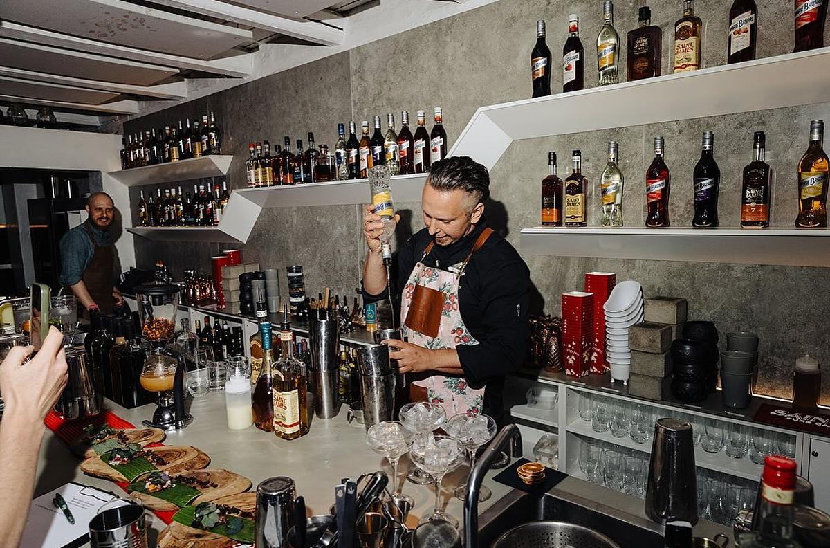 Cocktail Bar & Drinks
