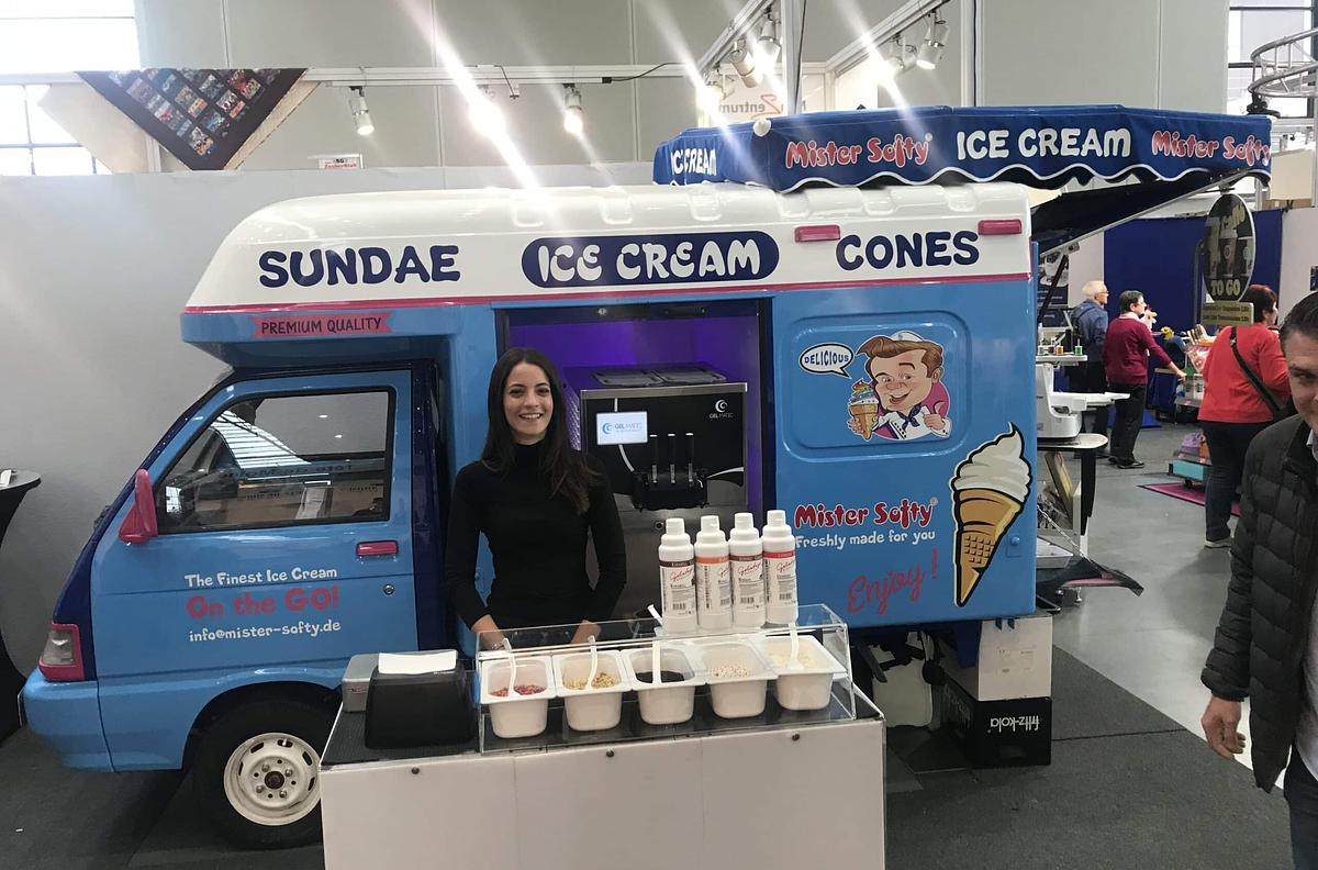 Frozen Yogurt & Ice Cream Truck