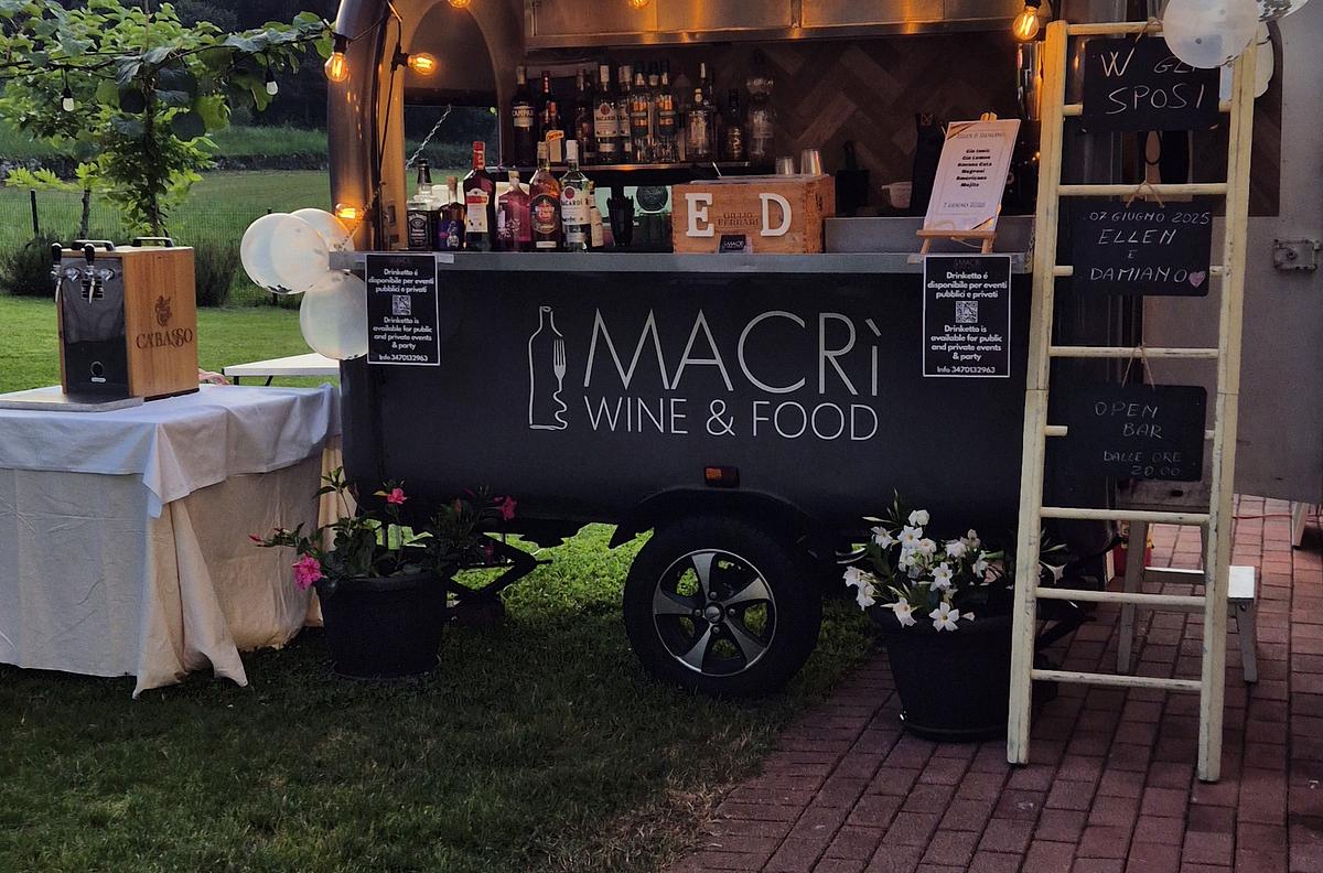 Macrì Wine, Food & Drink