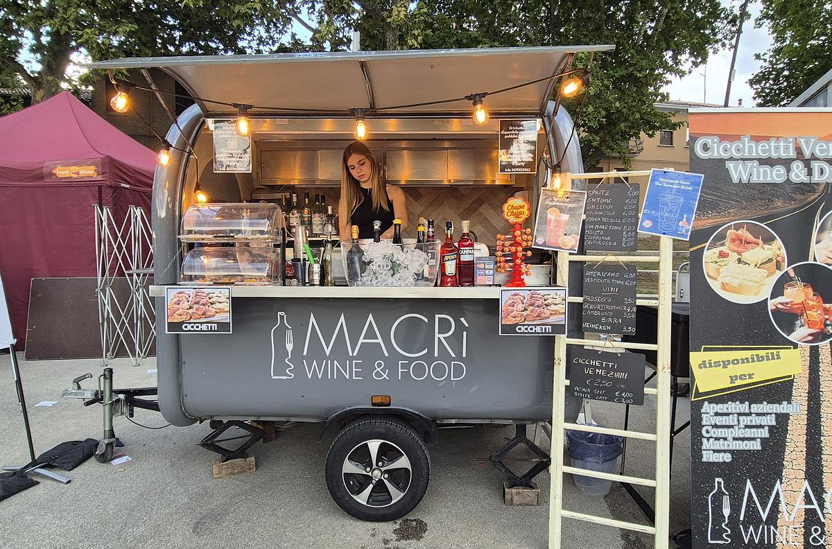 Macrì Wine, Food & Drink