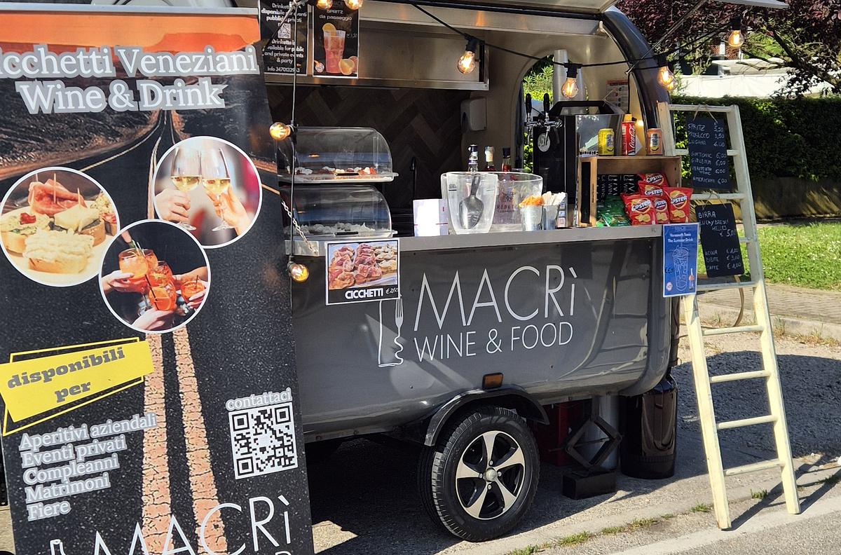 Macrì Wine, Food & Drink
