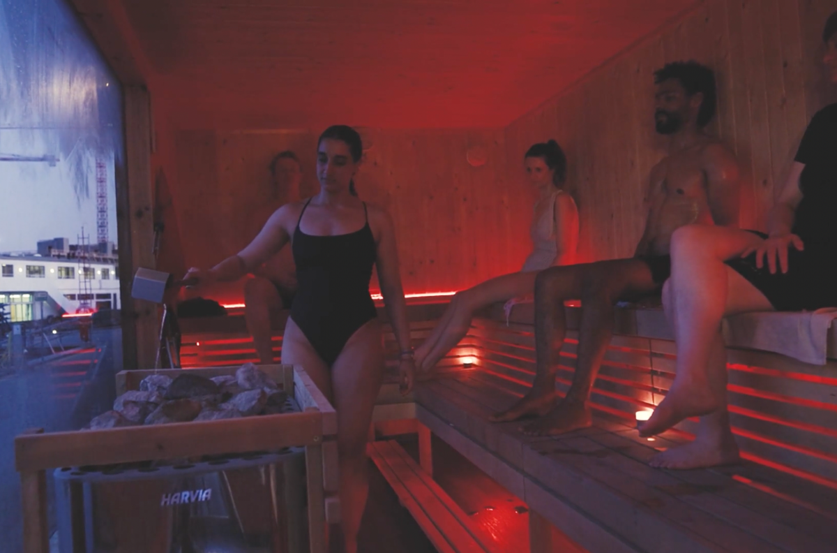 Outdoor wellness med sauna, vildmarksbad og surfer vibes