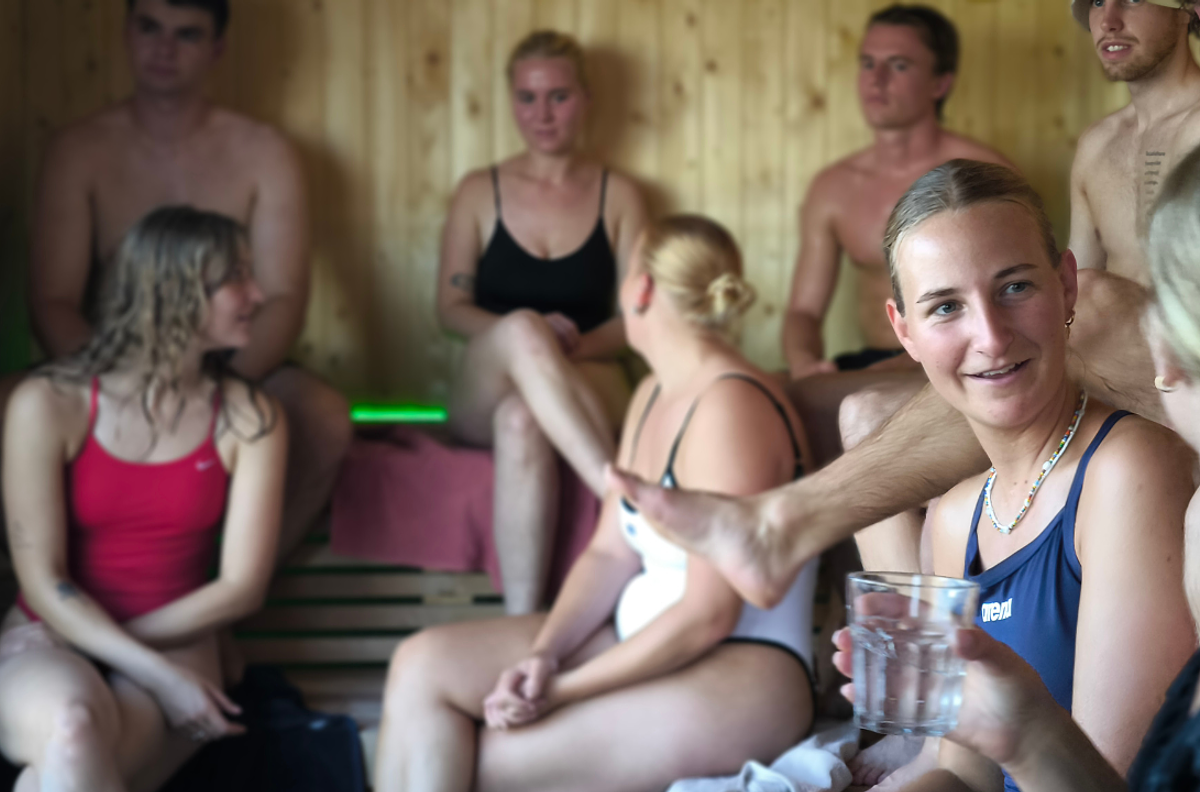 Outdoor wellness med sauna, vildmarksbad og surfer vibes