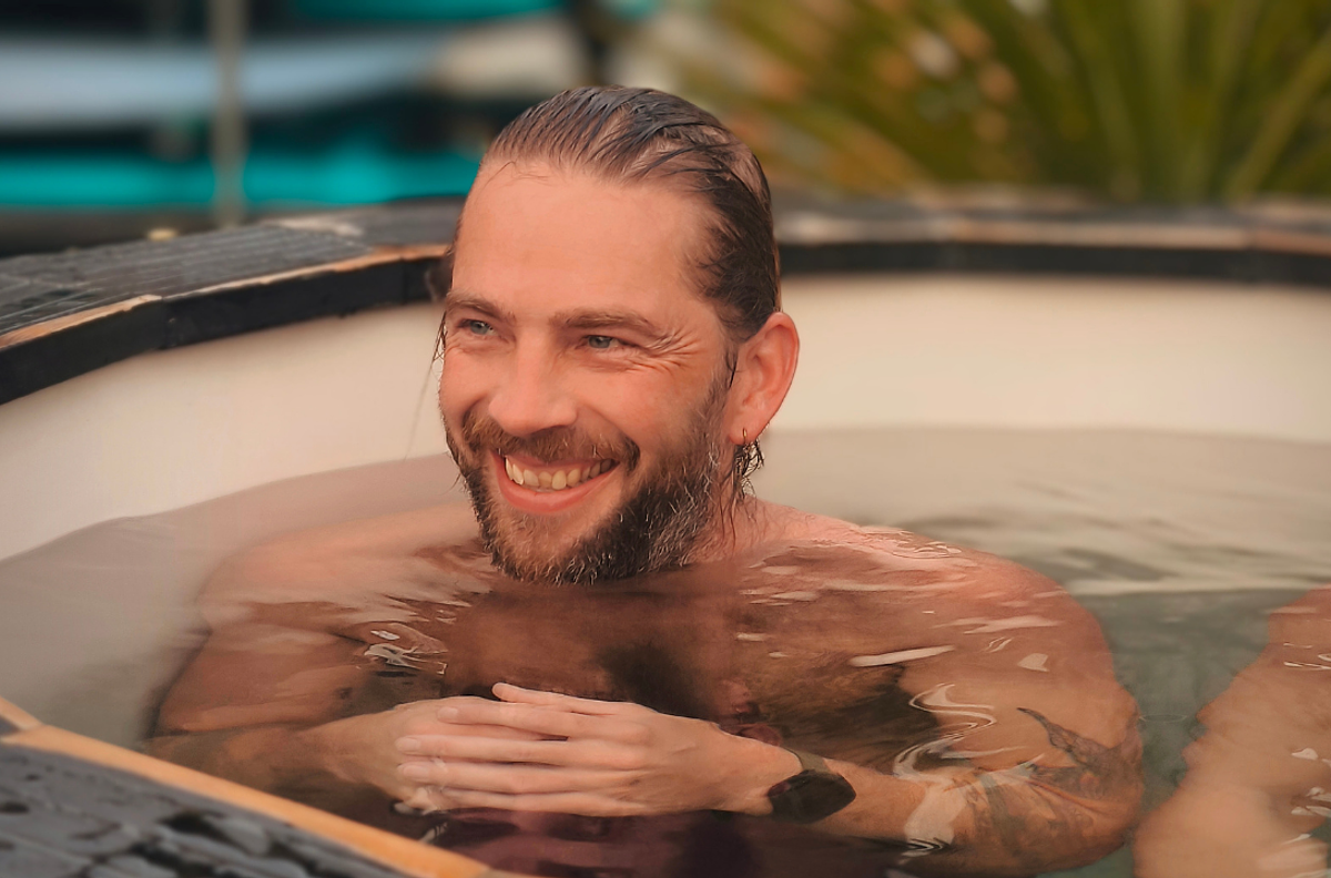 Outdoor wellness med sauna, vildmarksbad og surfer vibes