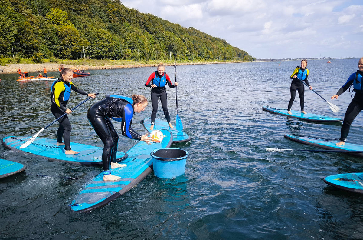 Polterabend med sup surfing