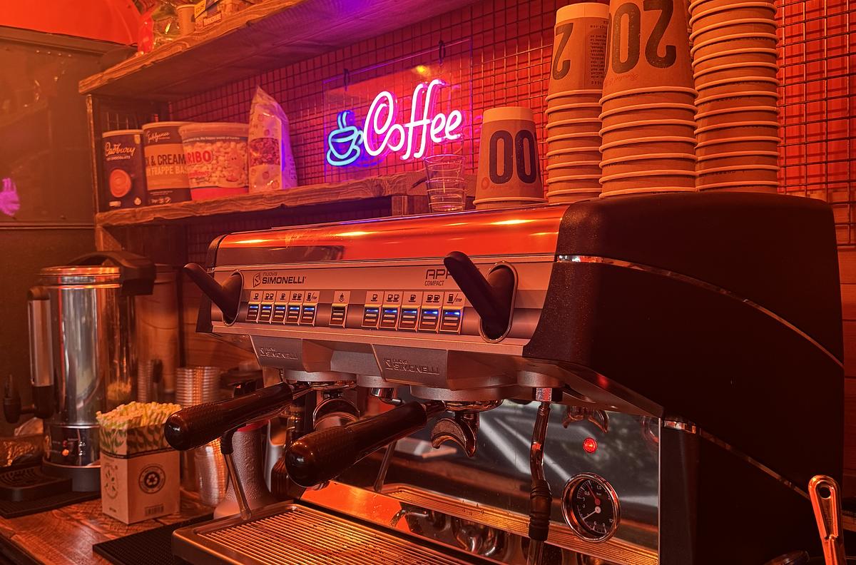 Specialist Coffees, Cold Drinks and Bar Options