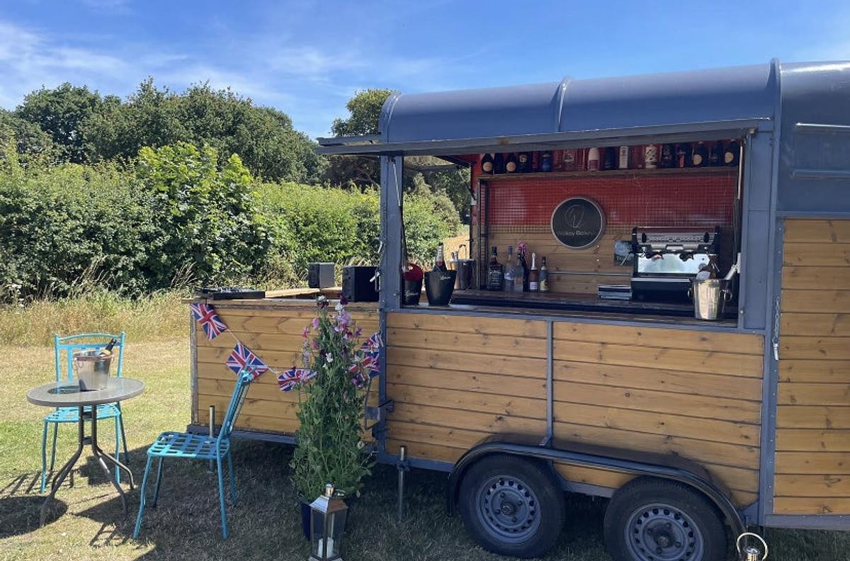 Specialist Coffees, Cold Drinks and Bar Options