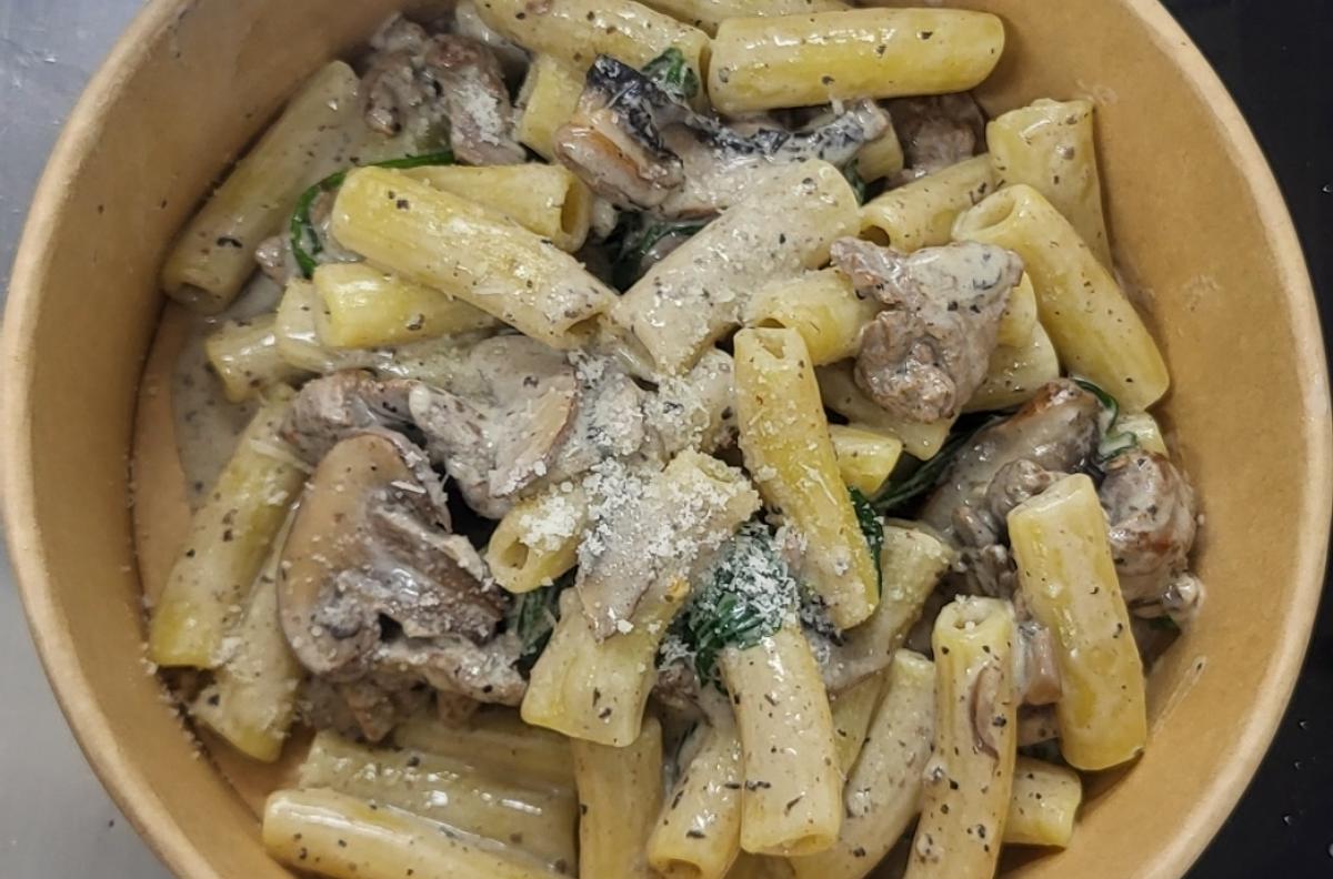 Färsk italiensk PASTA &GELATO 