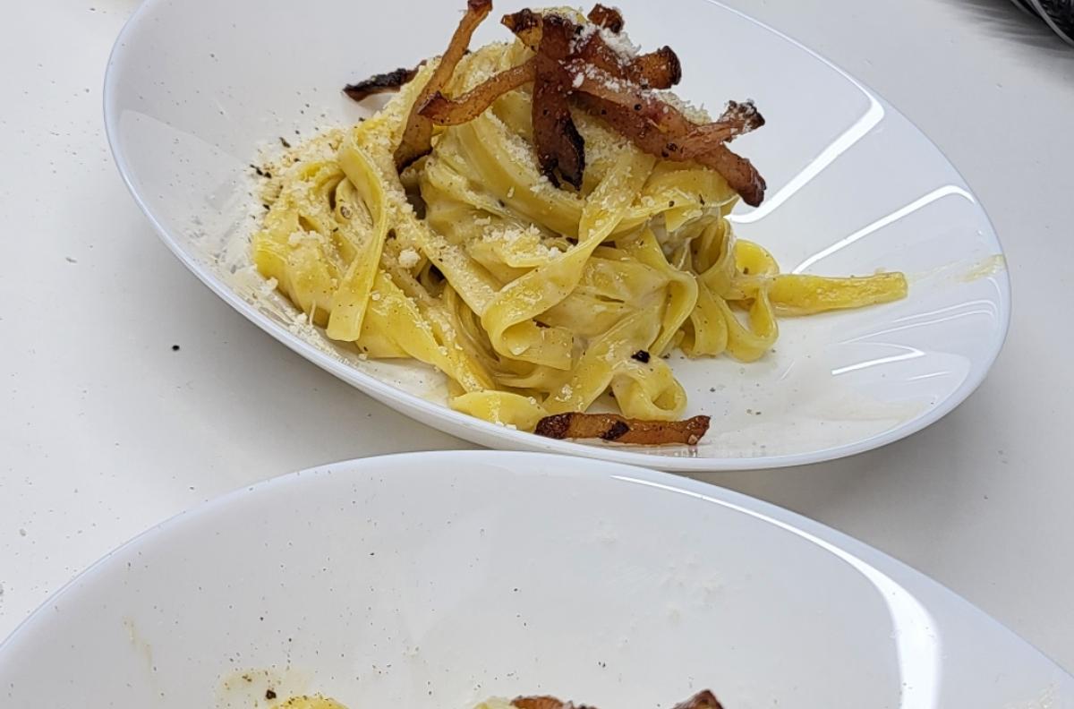 Färsk italiensk PASTA &GELATO 