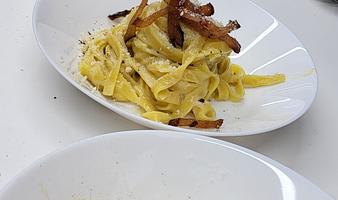 Färsk italiensk PASTA &GELATO 