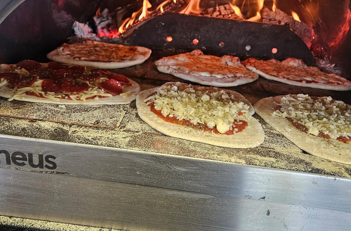 Woodfired Pizza / Crumble / Loaded Fries