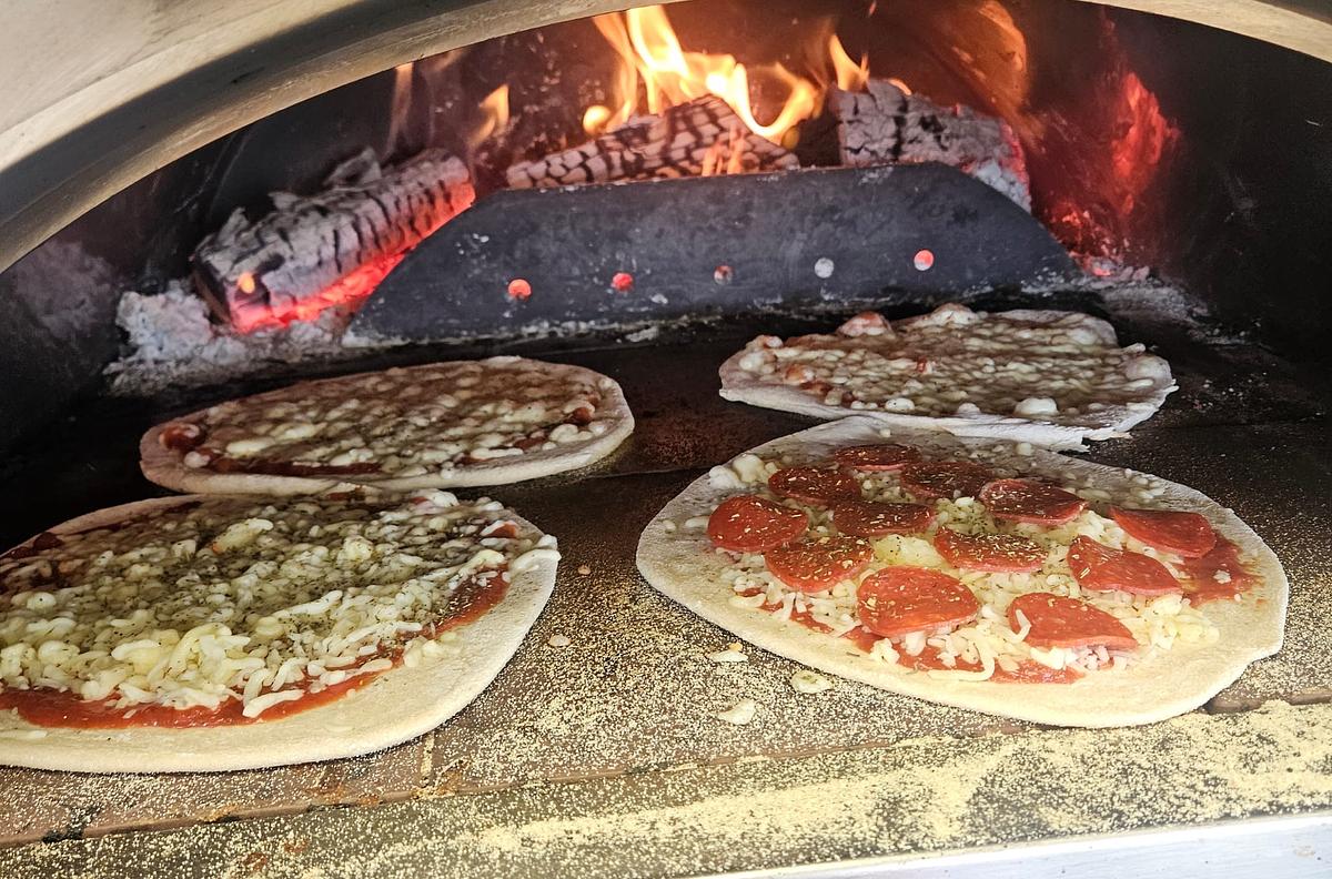 Woodfired Pizza / Crumble / Loaded Fries