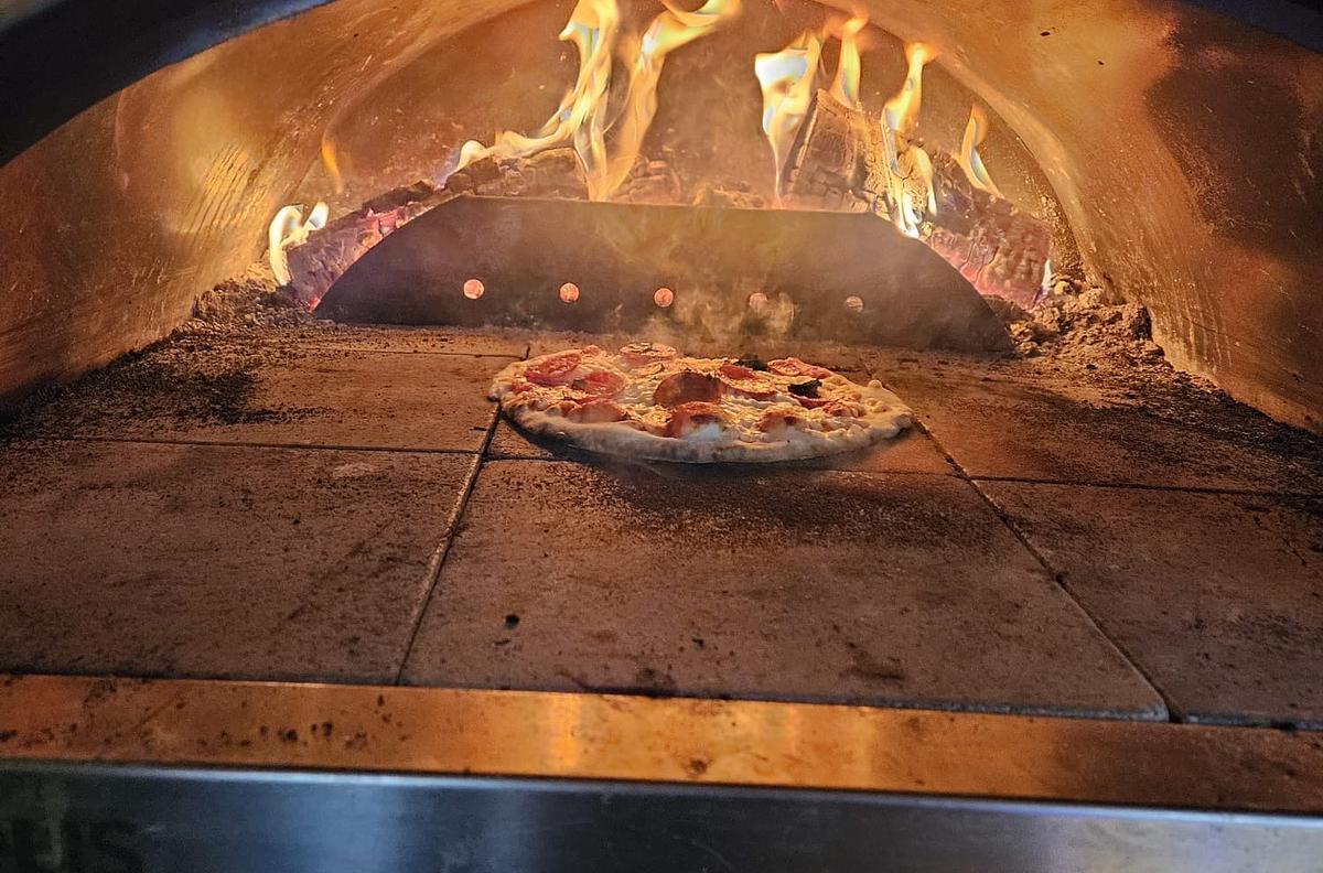 Woodfired Pizza / Crumble / Loaded Fries