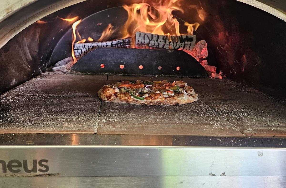 Woodfired Pizza / Crumble / Loaded Fries