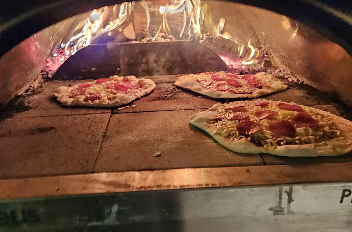 Woodfired Pizza / Crumble / Loaded Fries