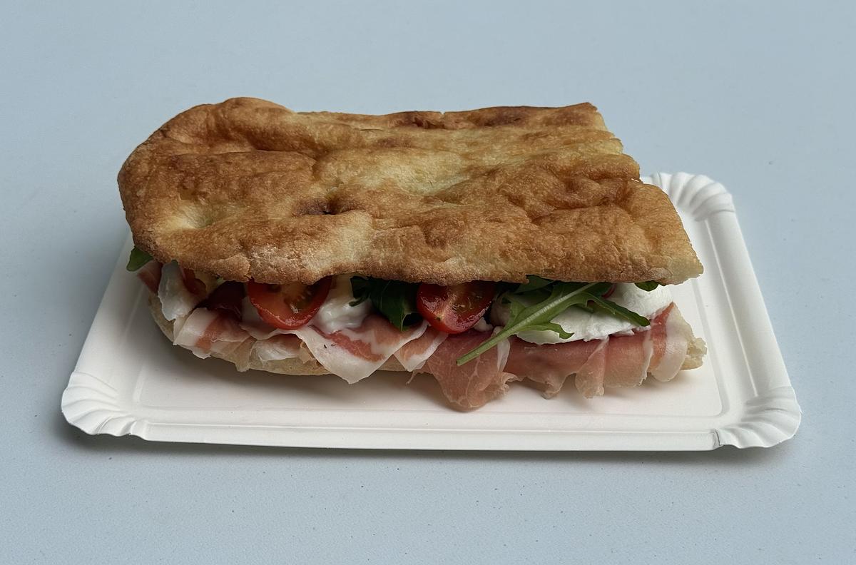 Römische Pizza am Stück,Lasagna,Sandwich, Tiramisù 