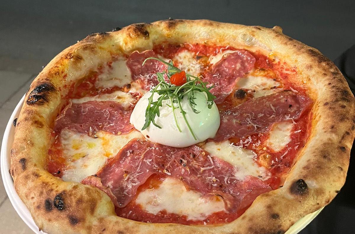 Authentic wood fire pizza neapoletana
