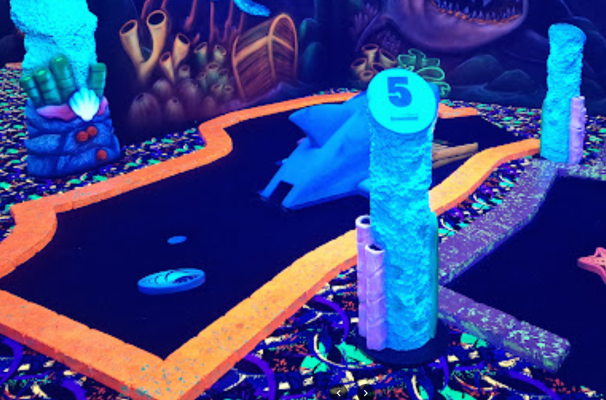 Glowing golf minigolf