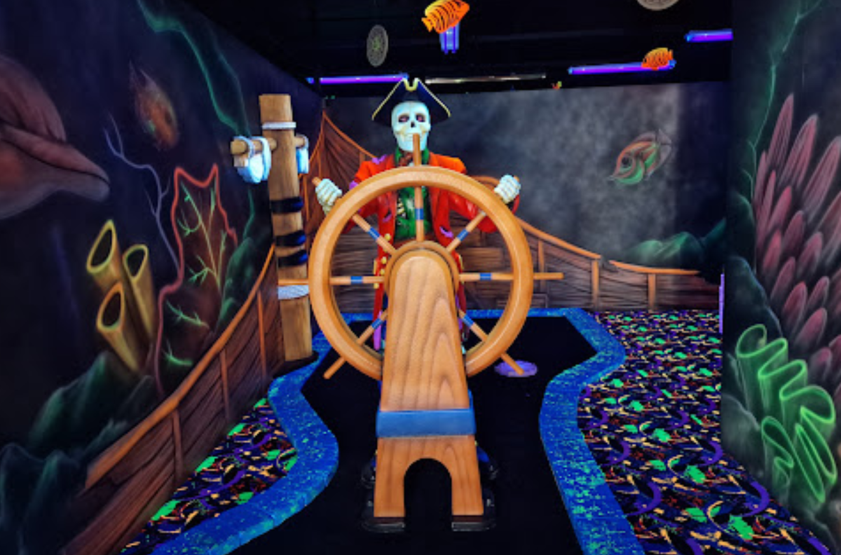 Glowing golf minigolf