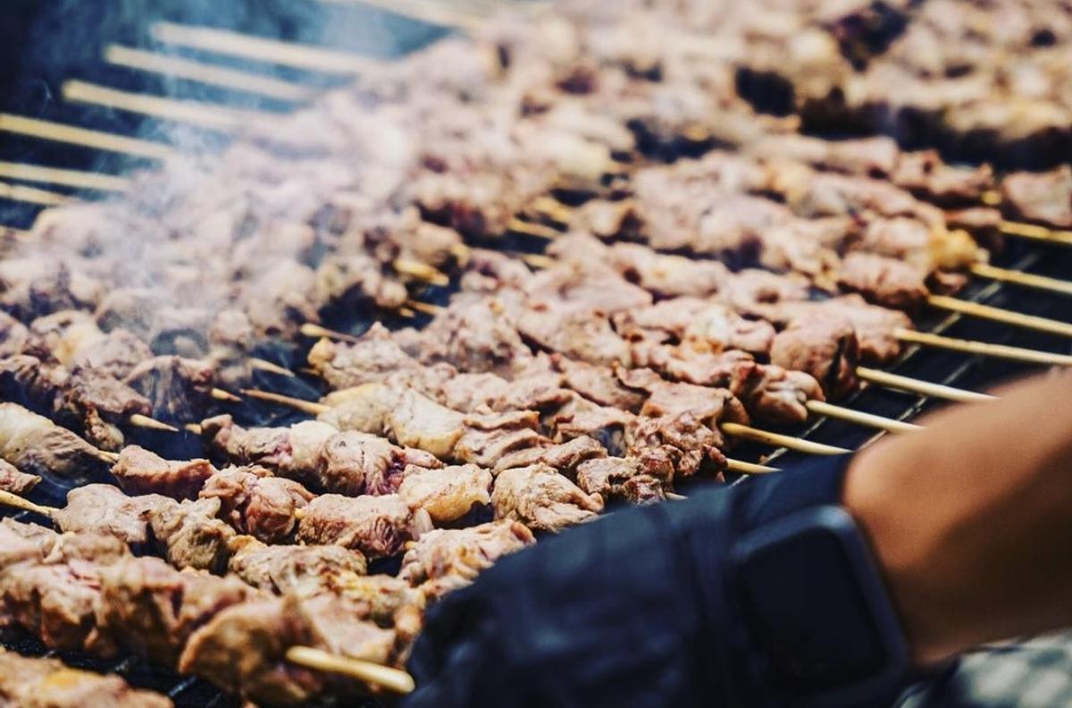 WE GRILL & YOU CHILL