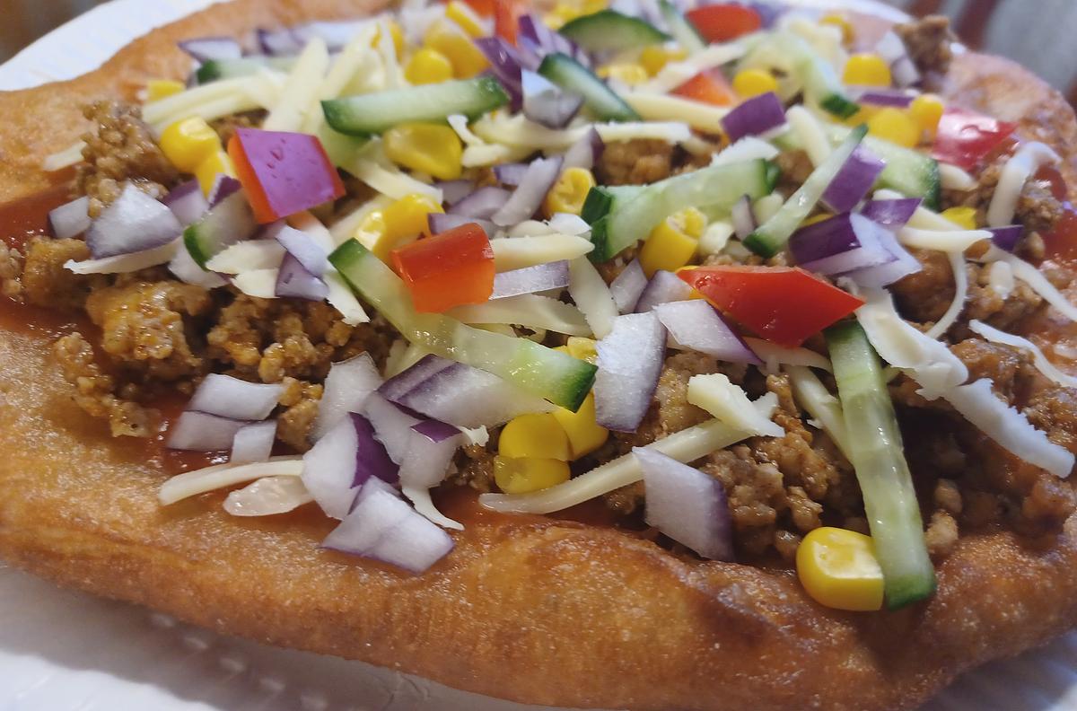 UNGERSK FOODTRUCK   LÁNGOS & VARM MAT