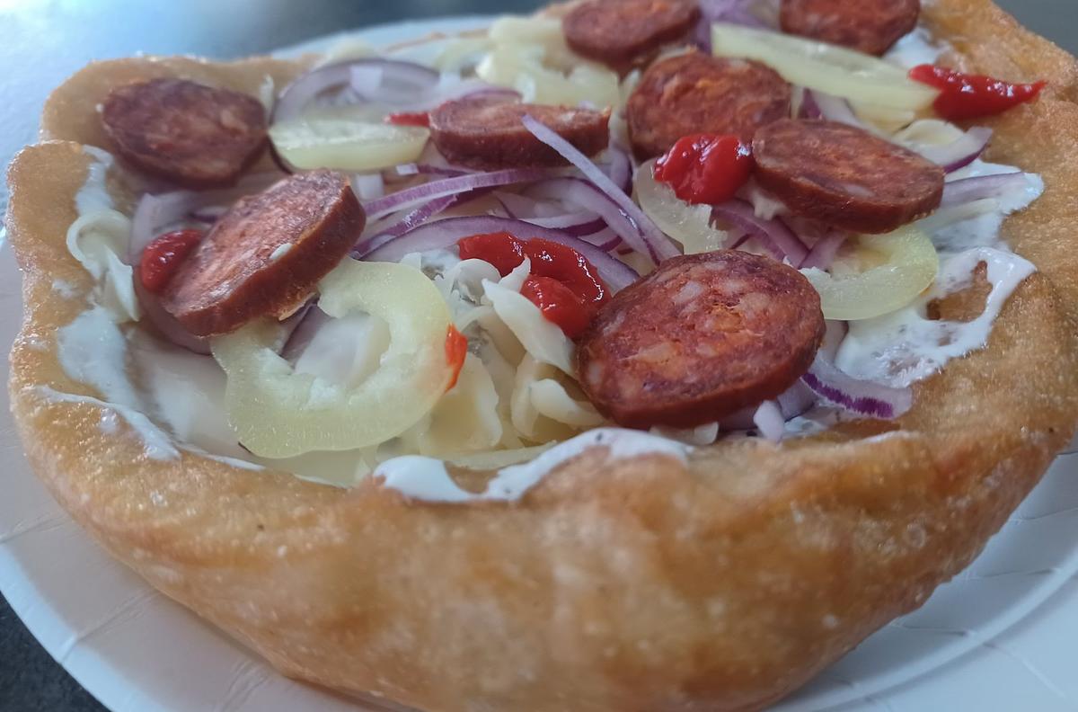 UNGERSK FOODTRUCK   LÁNGOS & VARM MAT