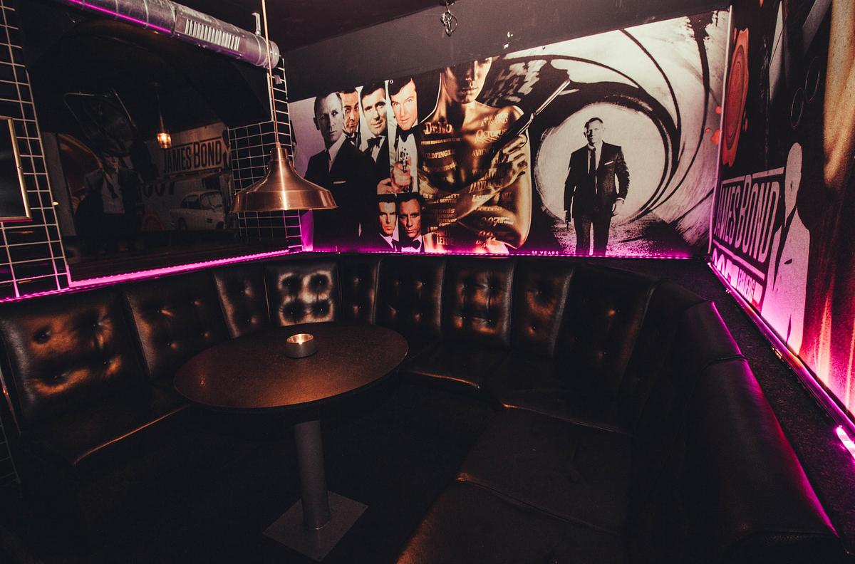 Bartender på James Bond