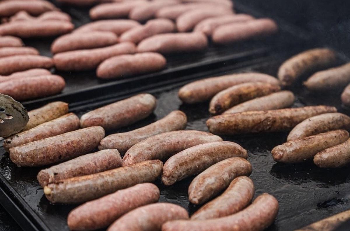 WE GRILL & YOU CHILL