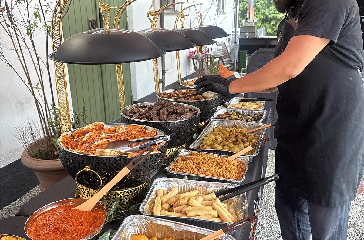 WE GRILL & YOU CHILL