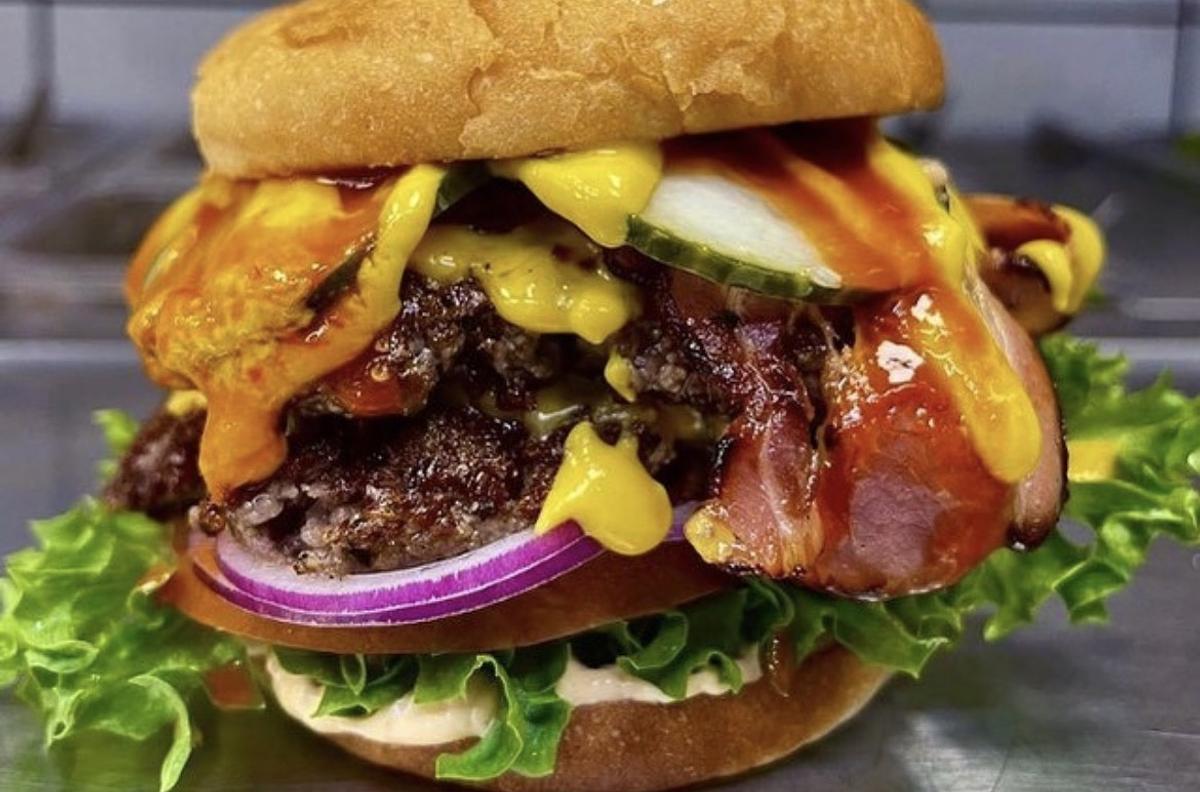Hamburgare, tacos, kyckling tallrik och falafel 