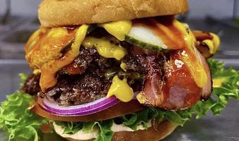 Hamburgare, tacos, kyckling tallrik och falafel 