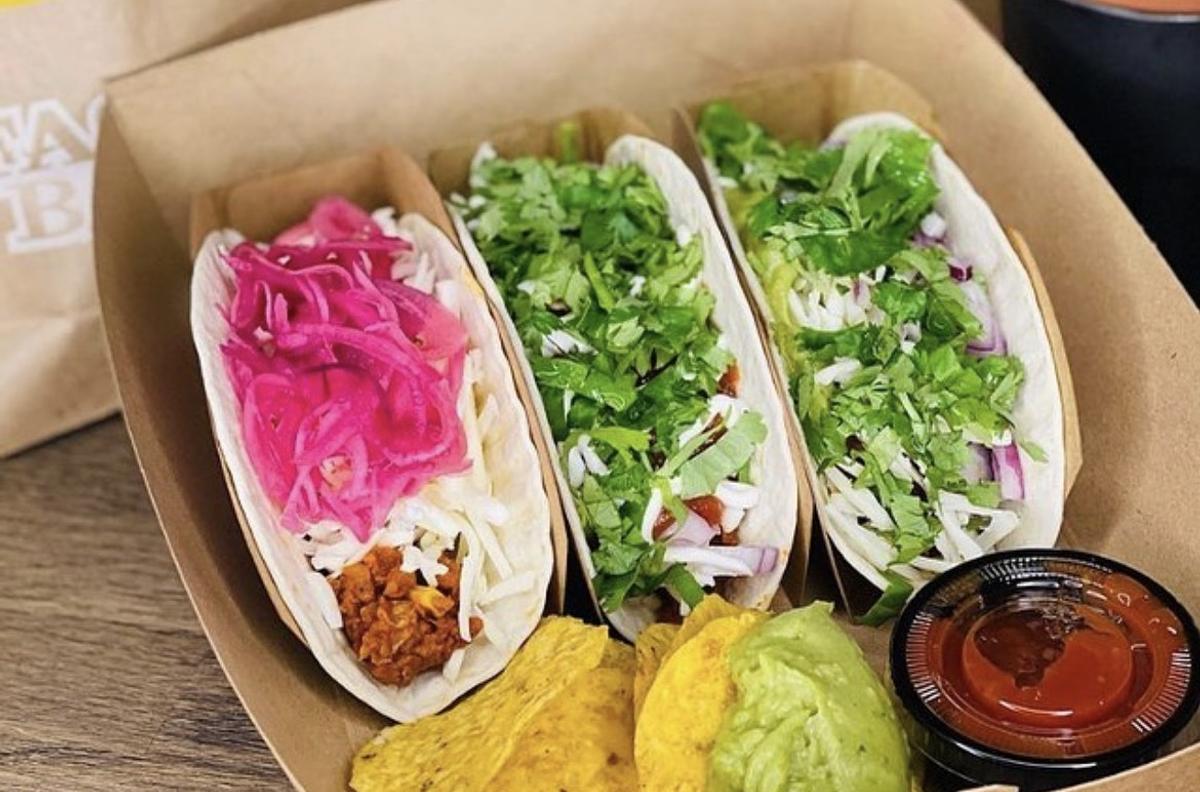 Hamburgare, tacos, kyckling tallrik och falafel 