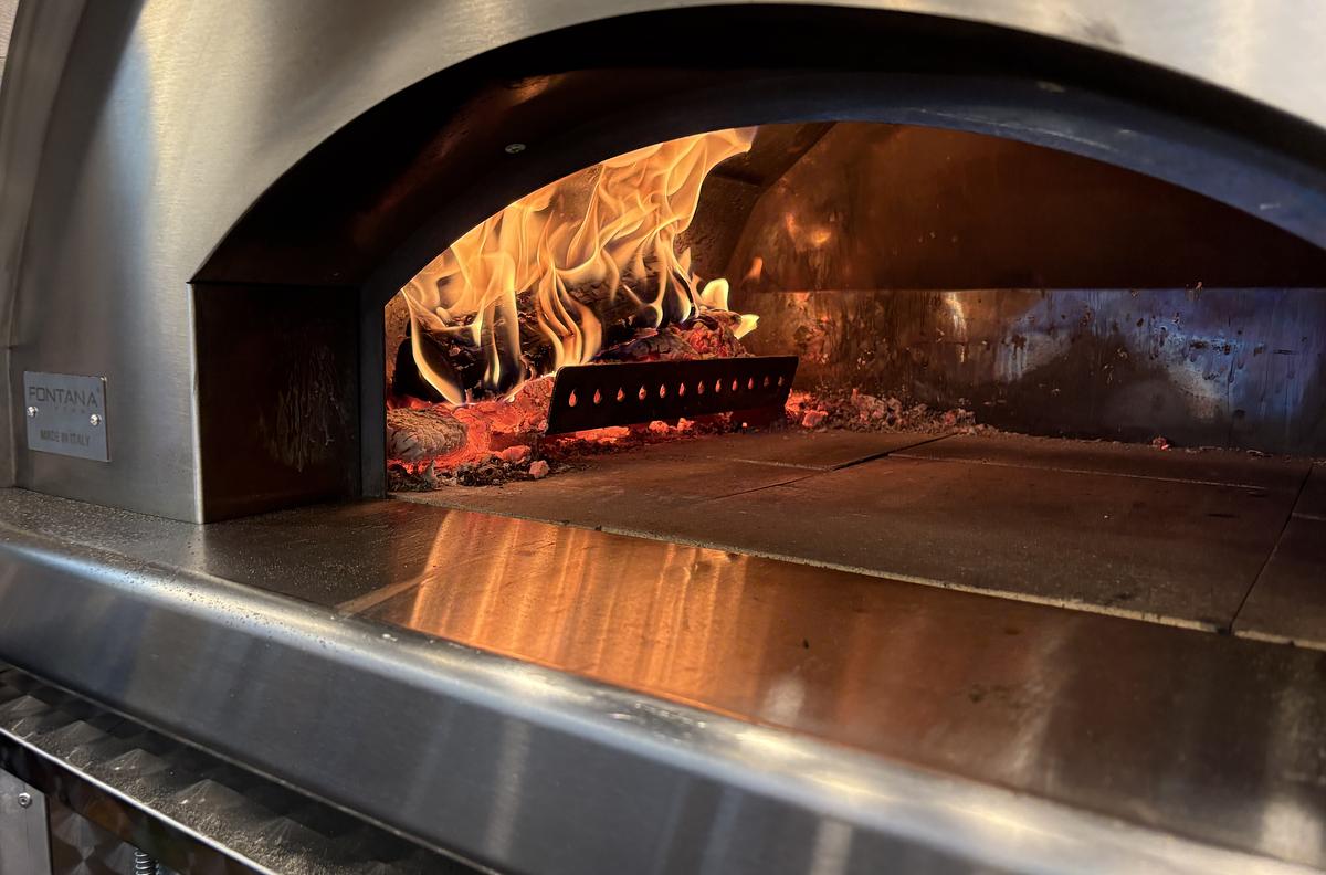 Happy pizza van