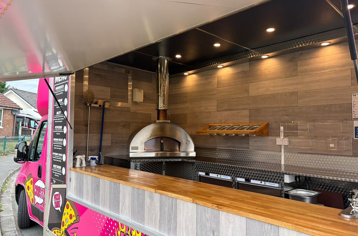 Happy pizza van
