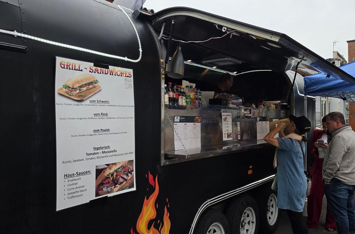 Grillsandwiches, Burger, American HotDog, Mittagsmenue 