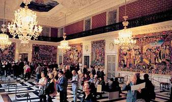 Kom på rundtur på Slotsholmen og Christiansborg med Hamlet Tours