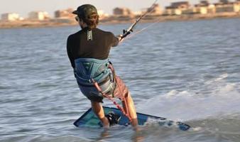 Kitesurfing hos Amager Kiteskole