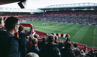 Tag på fodboldtur til Liverpool