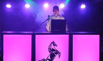 Mobildiskoteket for de voksne. Voksen DJ. 