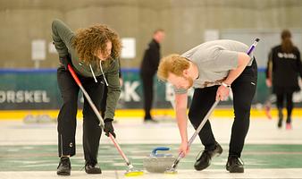 Pay and play curling