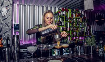 Cocktailsmagning på Little Green Door