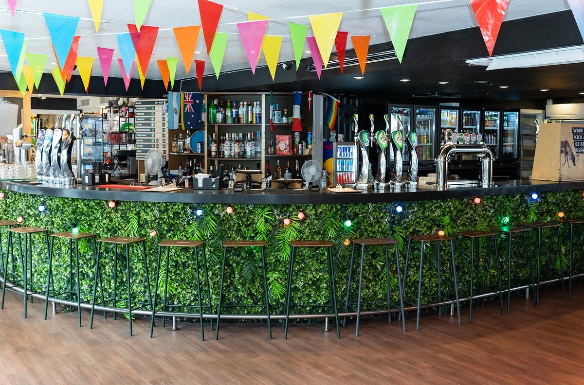 Petanque bar