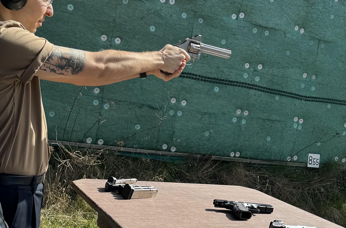 Skydning med pistol og riffel