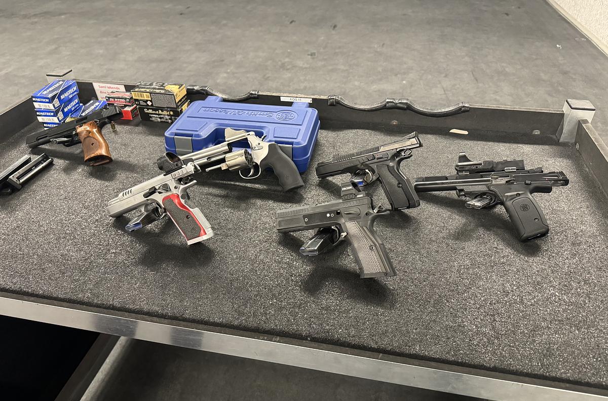 Skydning med pistol og riffel