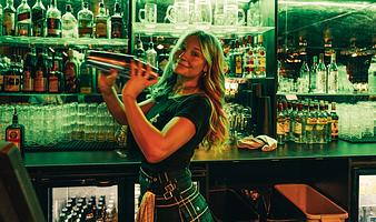 Bartender for en aften på Proud Mary