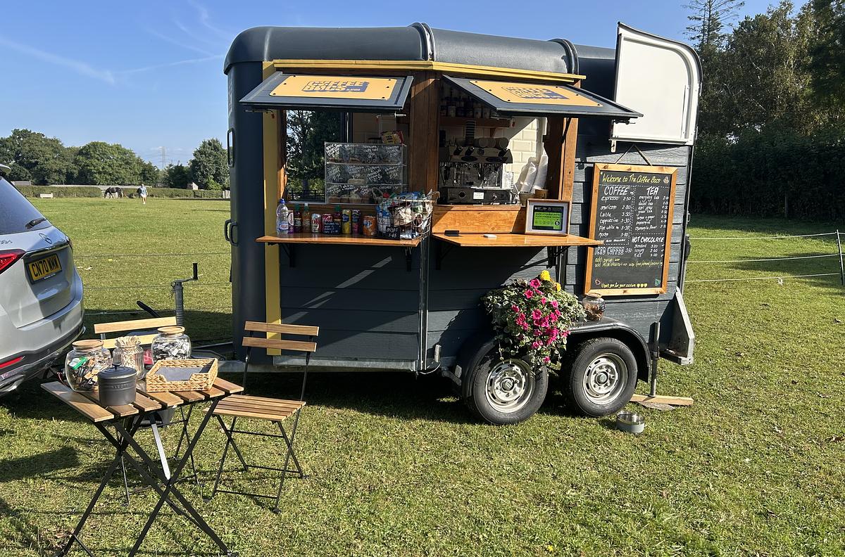 Mobile barista coffee horse box