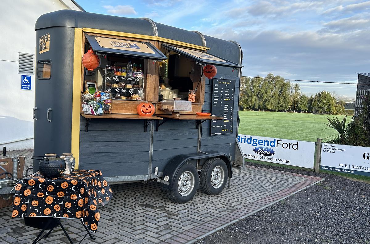 Mobile barista coffee horse box