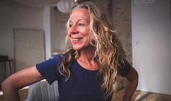 Kender du typen? En polterabend med grin, genkendelse og fællesskab