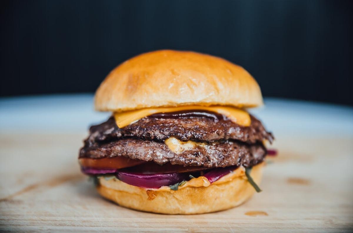 Vi erbjuder färsk Burgers, Wraps, Tacos och vagansk mat.